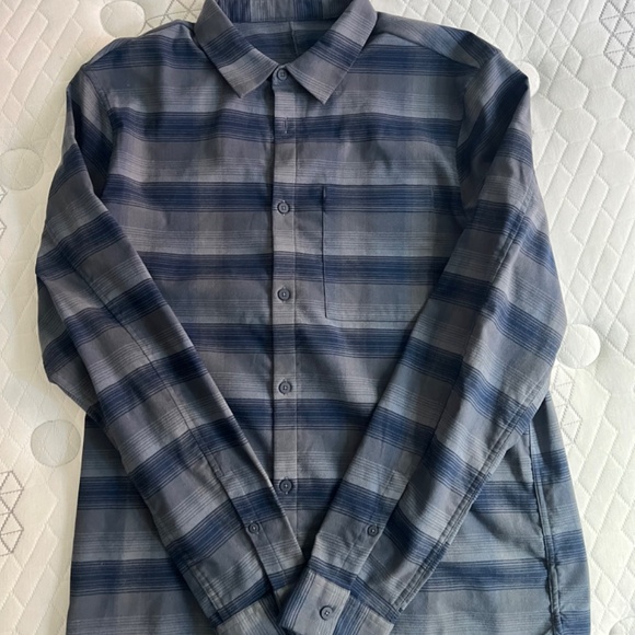 Lululemon (Pace Breaker shorts) - Picture 6 of 6